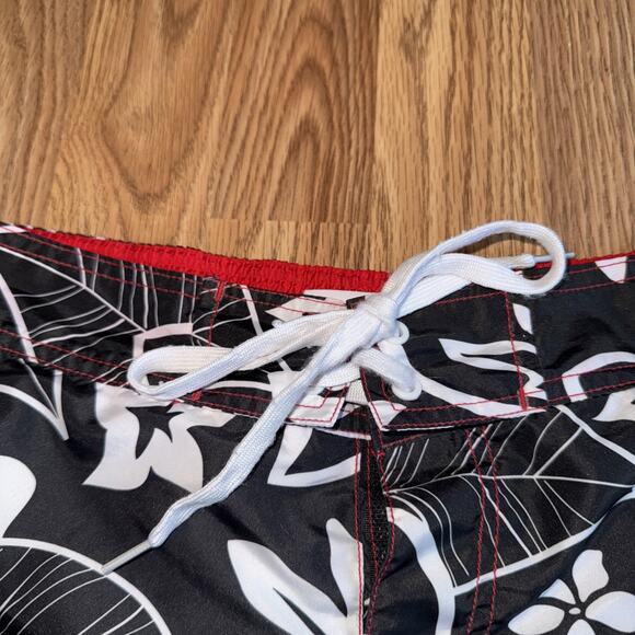 Cincinnati Reds MLB Black Hawaiian Swim Trunks Medium Lined Logo Mens - Picture 3 of 10